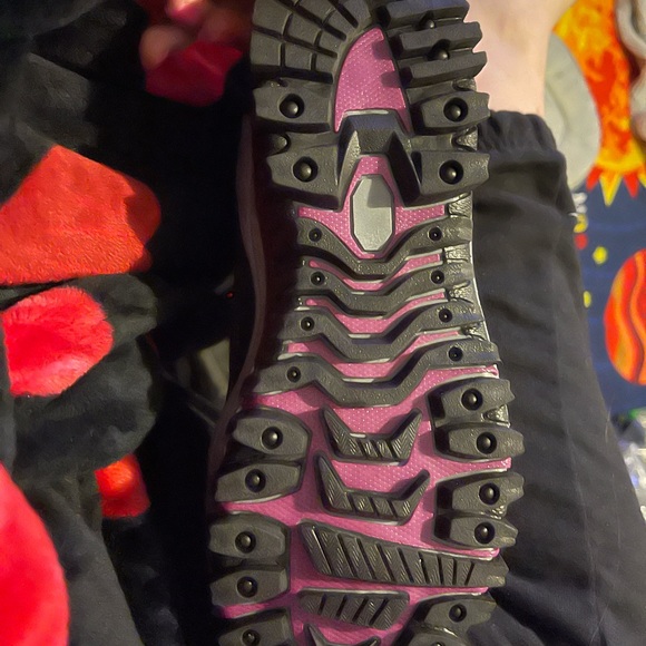 ๐ Fur lined sneaker ๐ for cold ๐ฅถ weather - Picture 8 of 9